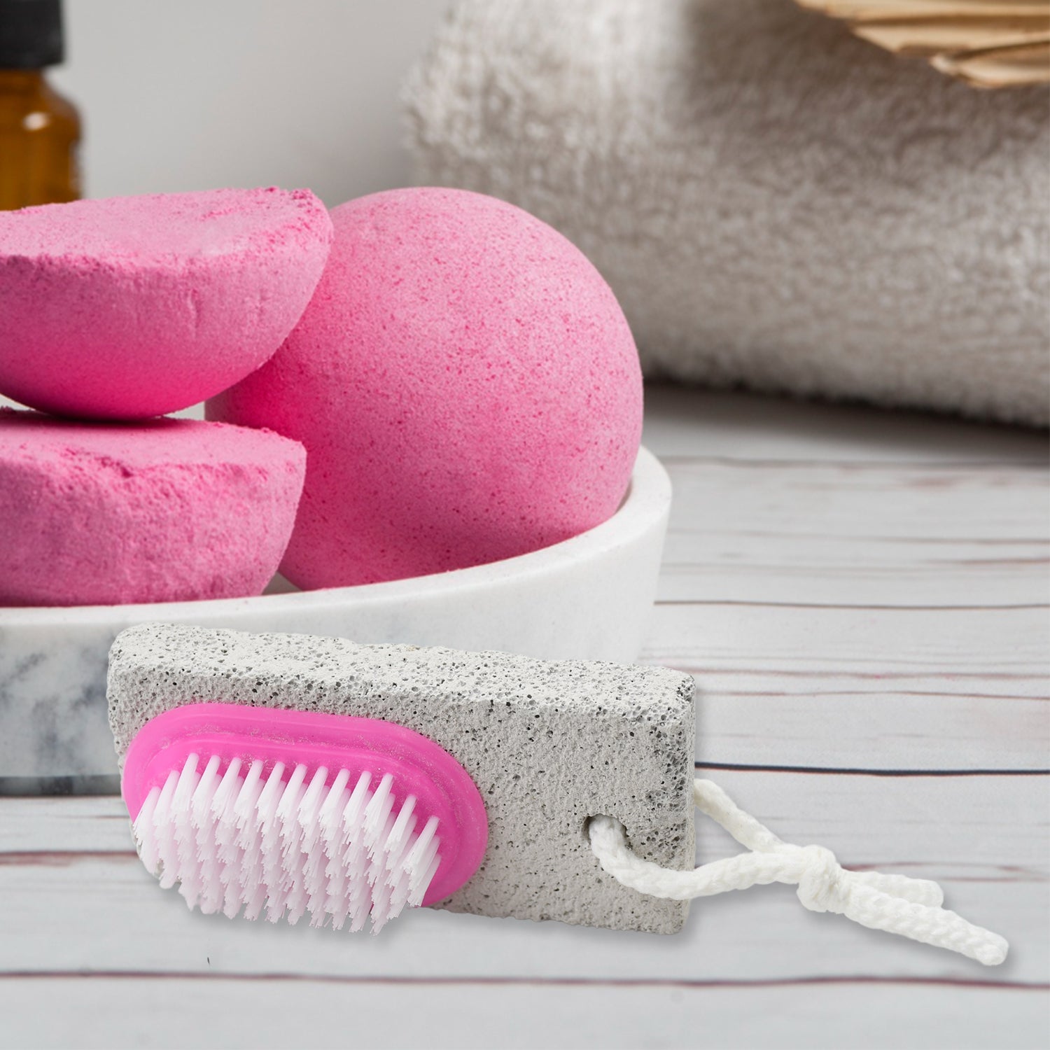 9352A Hand and Foot Brush with pumice stone to Remove Dead Skin & Callus (B Grade) 9352A Hand and Foot Brush with pumice stone to Remove Dead Skin & Callus (B Grade)